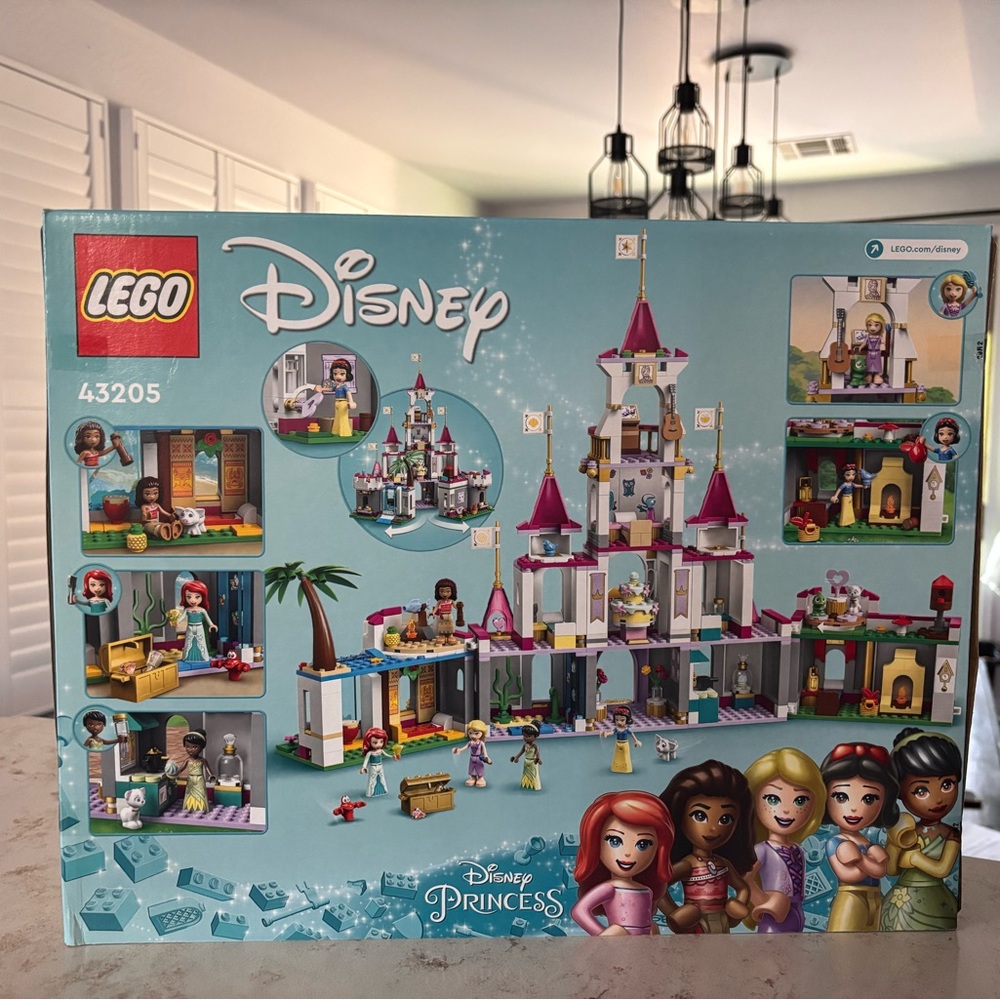 Lego 43205 Disney Ultimate Adventure Castle - New / Sealed / Retired - Picture 2 of 2